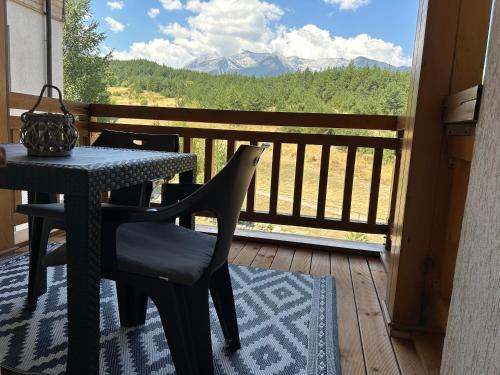 Apartment with Mountain View image 1