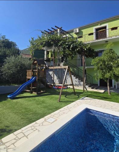 遊戲區, Apartment Dawn- cozy apartment with private pool near Omiš (Apartment Dawn- cozy apartment with private pool near Omis) in 奧斯特維卡