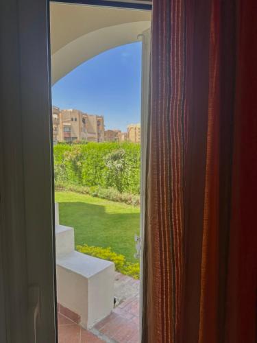 Beverly Hills 1BR Apt & private Garden Near GEM, Sheikh Zayed (фото 4)
