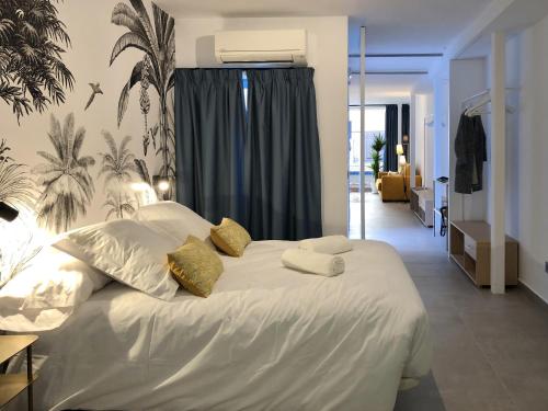 One-Bedroom Apartment image 8