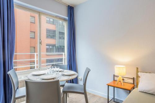 One-Bedroom Apartment image 5
