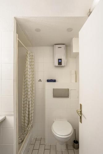 One-Bedroom Apartment image 6