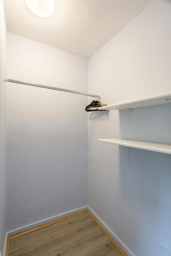 One-Bedroom Apartment image 10