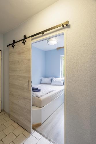 One-Bedroom Apartment image 1