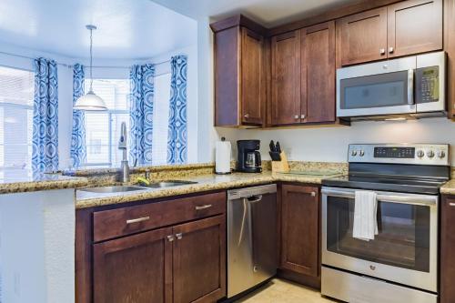 Modern Retreat in Ahwatukee Heated Pool Spa Gym in Ahwatukee