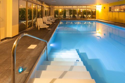 Swimming pool, Nemea Appart'hotel Toulouse Saint-Martin in Toulouse