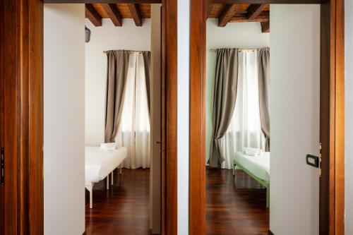 San Marco Canal View by Bricola Apartments