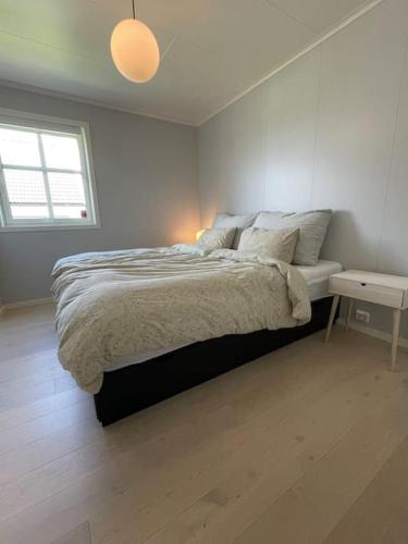 House with 5 bedrooms, 2 bathrooms, available for ONS House with 5 bedrooms, 2 bathrooms, available for ONS