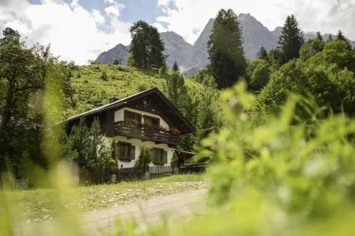 Jägerlodge am Waldrand in Grainau in Grainau, Deutschland