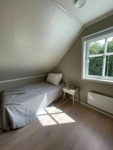 House with 5 bedrooms, 2 bathrooms, available for ONSS, Stavanger (fotografie 7)