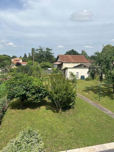 Jolie maison individuelle de Village avec Jardin in Villereal