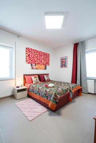 1 queen bed, 2 twin beds