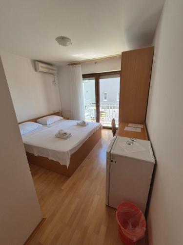 1 queen bed