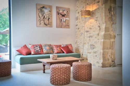 Gîte de charme Uzès de 10 à 24 personnes (Gite de charme Uzes de 10 a 24 personnes) in La Bastide D'Engras