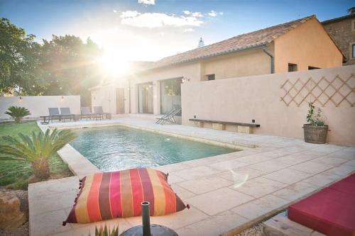Gîte de charme Uzès de 10 à 24 personnes (Gite de charme Uzes de 10 a 24 personnes) in La Bastide D'Engras