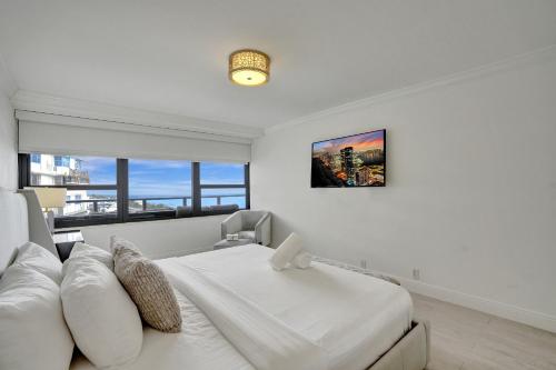 Adorable 2 Bedroom Condo Beach Service 904 in Miami Beach, USA