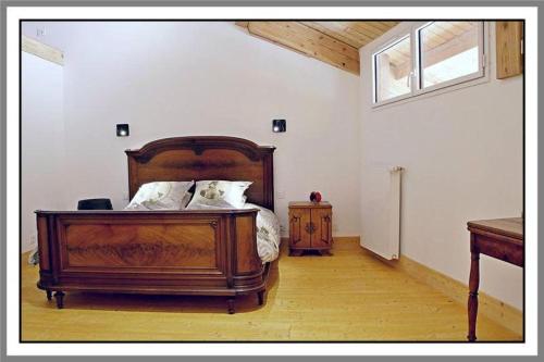 1 queen bed, 1 double bed, 1 twin bed