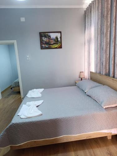 2BR Lakeside & Panoramic Balcony - Pogradec, Lake Ohrid, Pogradec (foto 2)