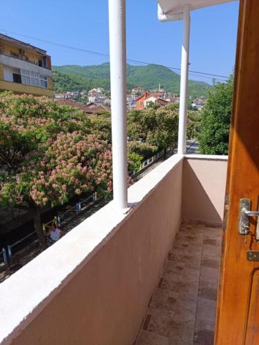 2BR Lakeside & Panoramic Balcony - Pogradec, Lake Ohrid, Pogradec (foto 10)