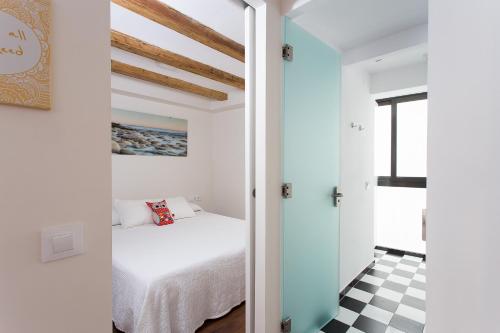 Apartment with Balcony image 5