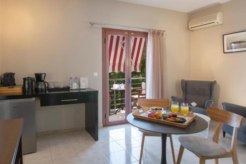 Athina residence in לפקדה