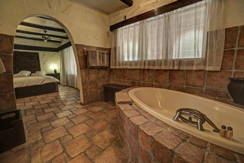 Badkamer, Mount Etjo Safari Lodge in Otjiwarongo