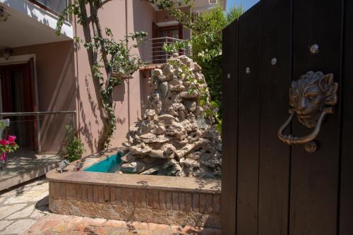 Athina residence in לפקדה