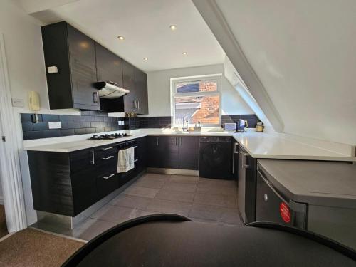 Apartment - Sleeps 4 & Free Parking, London