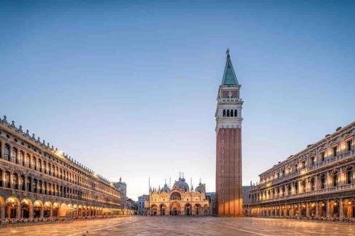 Appartamento con vista città vicino Stazione di Mestre 10 min da Venezia - Tap to explore photos