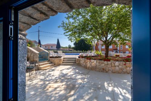 Jardín, Stone house Villa Livia in Malinska