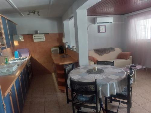 廚房, Sandra Apartmani 1 in 紮斯托格