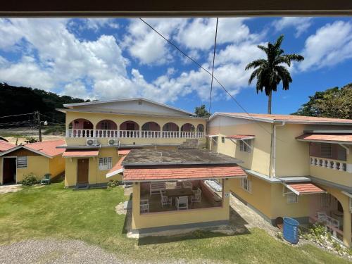 Vista Exterior, Little Shaw Park Guest House in Ocho Rios