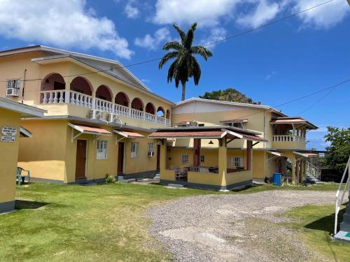 Vista Exterior, Little Shaw Park Guest House in Ocho Rios