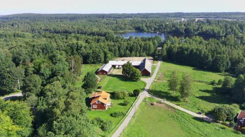 周邊環境, Skirsnäs gård (Skirsnas gard) in 索德奧斯特