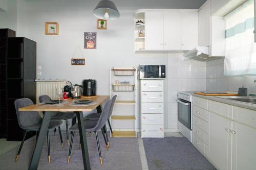 Sea-View Apt Argyroupoli, Athens Sea-View Apt Argyroupoli, Athens