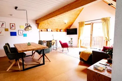 birds-nest Ferienwohnung Balkon Kaminofen in Darstein, Deutschland