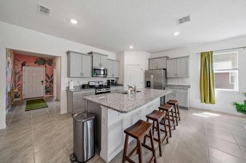 6bd Davenport Escape, Solterra Resort, BBQ, Pool in Davenport, USA