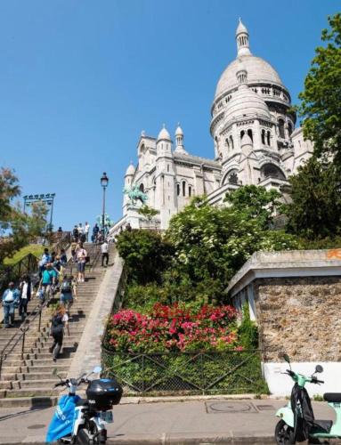 In front of Sacré Cœur - 2 Bedrooms in last floor, París