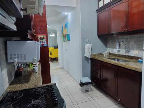 ห้องครัว, Apartamento Praia de Pitangueiras Guarujá SP (Apartamento Praia de Pitangueiras Guaruja SP) in บาร์ราฟุนดา