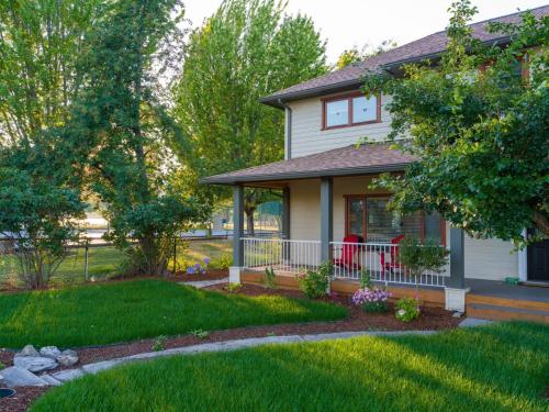 Lakeside Vacation Home