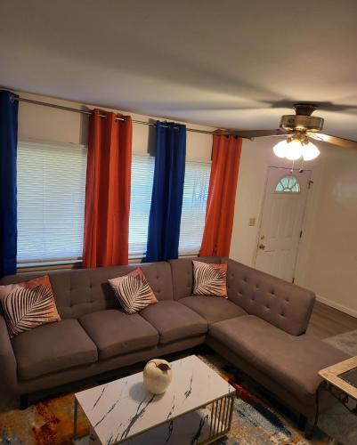2 king bedrooms and 2 full bathrooms in Columbus, parking, 2 min to OSU, close to Riverside Methodist Hospital, Expo center in Columbus, USA