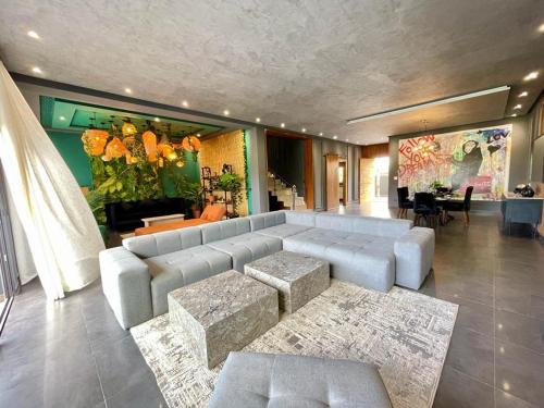 Villa avec piscine et golf proche centre