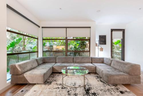 2BR Hollywood Modern Luxury Retreat elc in Los Angeles, USA