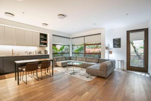 2BR Hollywood Modern Luxury Retreat elc in Los Angeles, USA