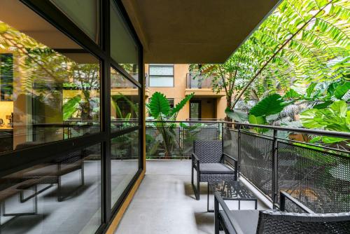 2BR Hollywood Modern Luxury Retreat elc in Los Angeles, USA