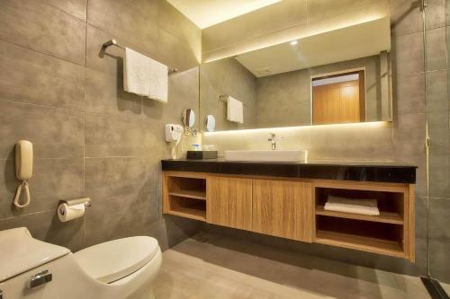 room detail thumbnail 2