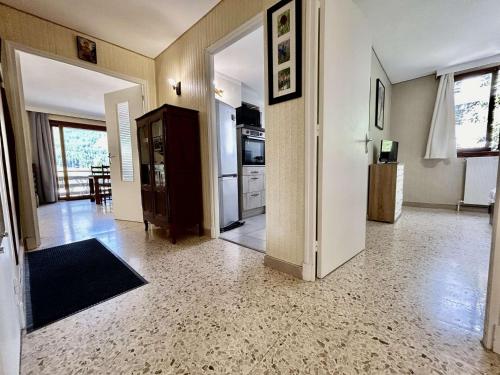 Charmant T2 rénové, balcon sud, proche commerces - FR-1-330F-238 (Charmant T2 renove, balcon sud, proche commerces - FR-1-330F-238) in Le Monetier-les-Bains