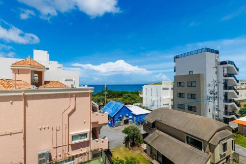 宮城海岸まで2分 周辺には飲食店多数の北谷エリア セブンヴィレッジ2階