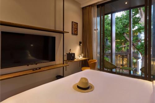 room detail thumbnail 1