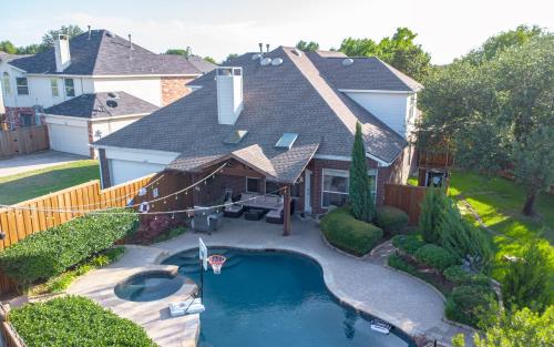 Oasis in Frisco with Heated Pool & Spa & Piano & Billiard & King Bed, Frisco